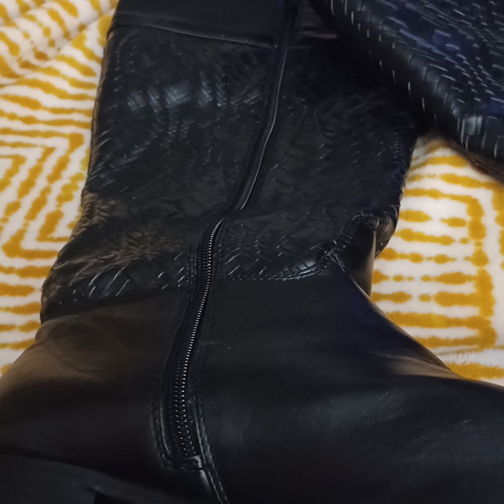 Knee Length Ashro Black Textured Heeled Boots
